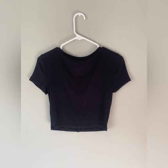 👯♀️Aritzia Sunday Best Button Up Cropped Tee (S) - Picture 2 of 4